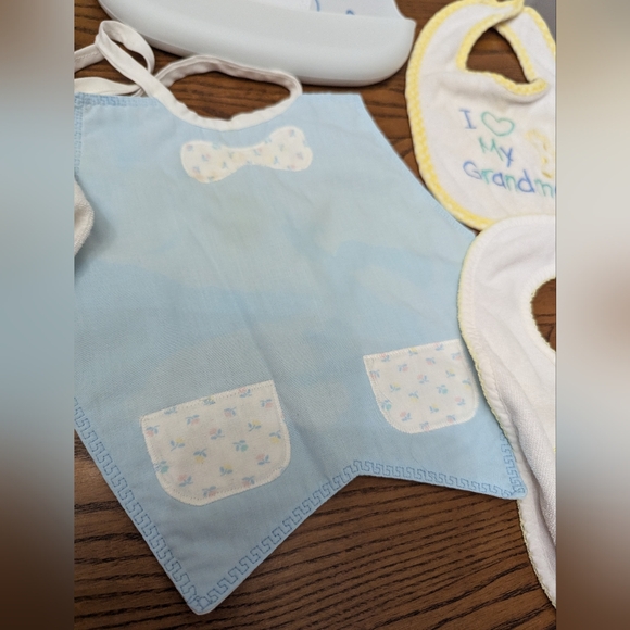 Lot of Baby Bibs. One silicone with pocket. Some waterproof. - Picture 11 of 15